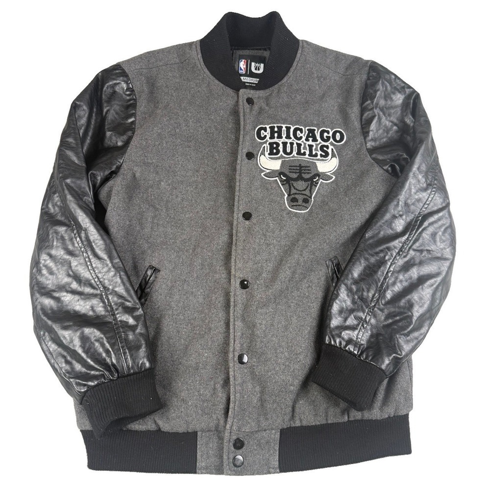 Chicago Bulls Varsity Jacket Mens Medium Gray Wool Faux Leather NBA Snap Bomber
